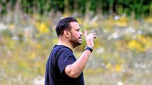 Trainer Ertan Tasdemirci und der VfR Stockach setzten sich mit einem späten Siegtor 2:1 gegen den SC Gottmadingen-Bietingen durch.
