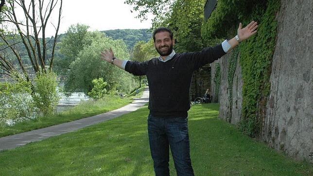 Die Vorfreude ist groß: Pavlos Karageorgis, angehender Betreiber des Traumstrands, will an der Rheinpromenade eine neue gastronomische ...