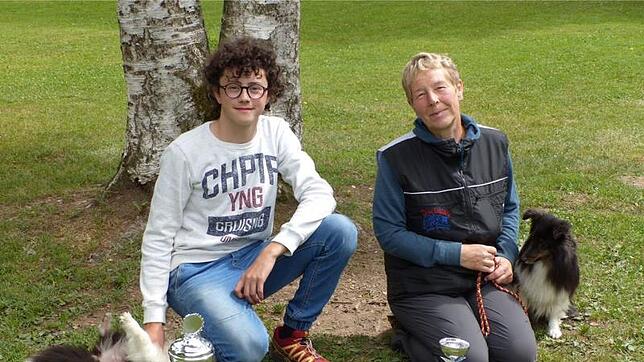 Im Bild von links Bastian Schwörer vom Verein der Hundefreunde Donaueschingen und Sabine Kloschewski. Bild: Verein