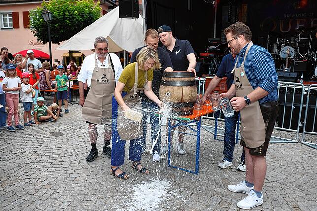 Bild 2: Bilder von der Festeröffnung des Schweizer Feiertags in Stockach