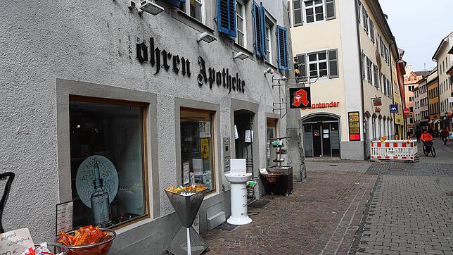In Konstanz wurde der Mohren-Apotheke das &bdquo;M&ldquo; gestohlen.