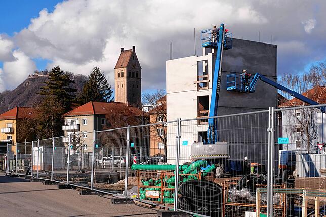 So sah es aus, als der Bau des Parkhauses am Gleis noch in einem frühen Stadium war.