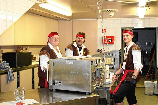 Bild 11: Feiern bis spät in die Nacht beim Hänseleball in Stockach
