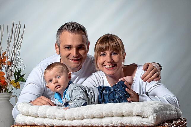 Oktober 2012: Antje und Michael Groll freuen sich über ihren kleinen Sohn Felix, der vier Monate zuvor zur Welt kam.