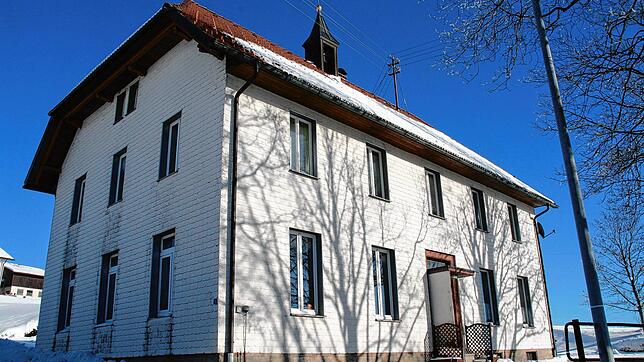 Das ehemalige Schulhaus in Altenschwand soll umgebaut werden. Dafür stellt die Gemeinde Rickenbach in einem ersten Schritt 488.000 Euro ...