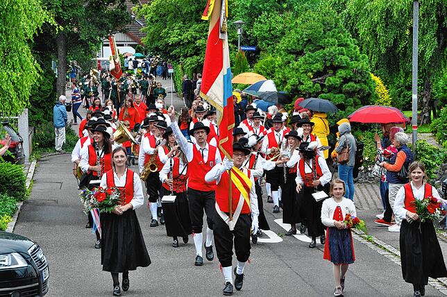 Bild 13: Der Pfingstmusikfest Jubiläumszug zum 100 Jährigen Bestehen in Leimbach – die schönsten Bilder
