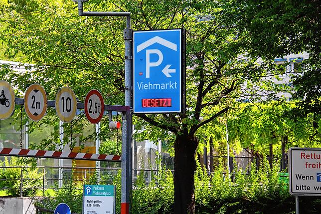 Freie Parkplätze in Waldshut sind am 1. August begehrt – und rar. Viele Kunden aus der Schweiz besuchen am Nationalfeiertag die deutsche ...