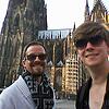 Alexander (links) und Patrick Gambin aus Villingen vor dem Kölner Dom. Das Handy-Bild entstand bei ihrer Reise zum DSDS-Casting in der ...