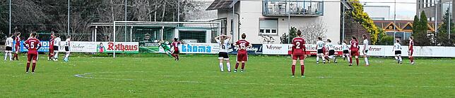 Bild 11: FC Hochrhein wehrt sich tapfer beim 1:2 gegen Spitzenreiter SV Deggenhausertal &ndash; wir haben Bilder!