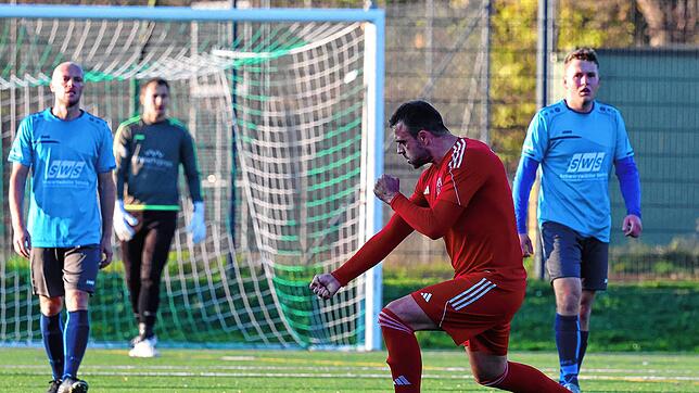 Die Becker-Säge nach dem Ausgleich zum 2:2 durch Mitko Dimitrov für den FC Uhldingen.