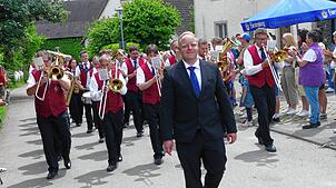 Bild : Jubiläumsumzug zum 175. Geburtstag der Musikkapelle Mundelfingen krönt vier stimmungsvolle Tage.