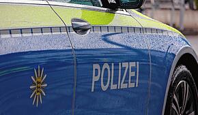 Die Polizei meldet einen Stau auf der B31. (Symbolfoto)