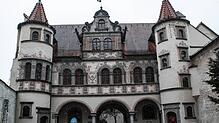 Das Rathaus in Konstanz. Die Stadtverwaltung schlägt dem Gemeinderat Konstanz wegen der Corona-Pandemie die Verlegung des Termins vom 5. ...
