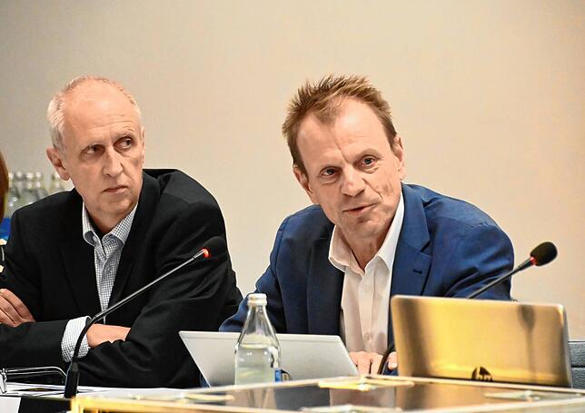 Dr. Ulrich Lang von Kobus und Partner (links) und Christoph Jeromin von der Bodenseewasserversorgung stellen den aktuellen Stand des ...