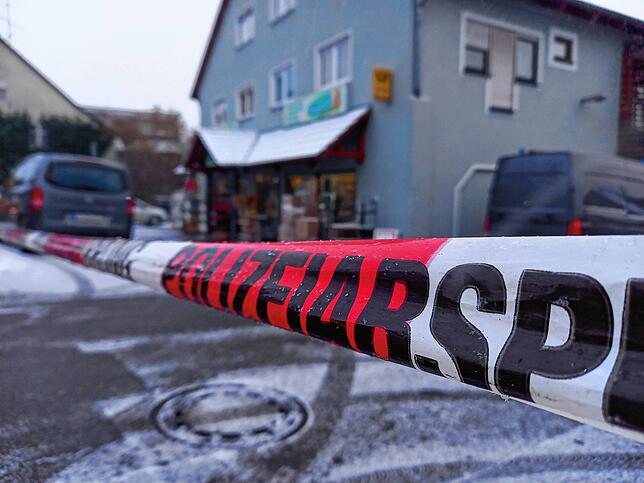 Das Tötungsdelikt geschah an einem Samstagmittag, in dem Laden waren noch viele Kunden. Die Polizei sperrte den Tatort weiträumig ab.