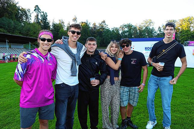 Bild 19: Konstanz: Wummernde Bässe, lässige Outfits und eine gute Zeit: Festival startet im Bodensee-Stadion