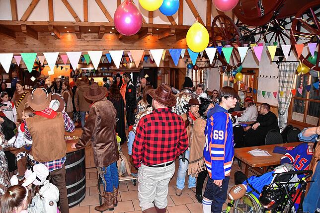 Bild 19: Bunter Fasnachtsumzug begeistert die Narren in Eigeltingen