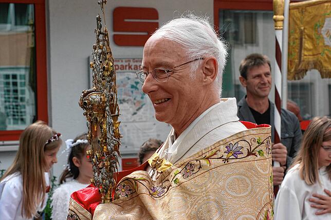 Hartwig Michael Benz bei einer Fronleichnamsprozession in Mühlingen.