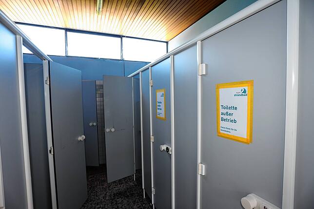 Auch in der Damentoilette am Hörnle sieht es nicht immer appetitlich aus. Derzeit sind zwei Kabinen gesperrt.