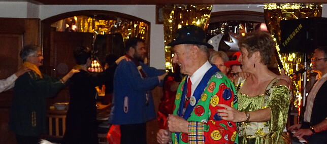 Berthold Ruther (Mitte) führte auch in diesem Jahr die Polonaise an.