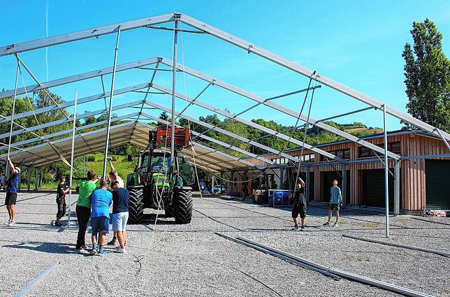 So sah es beim Aufbau des Festzelts am vorletzten Wochenende im August aus.