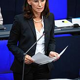 Rita Schwarzelühr-Sutter (SPD), Parlamentarische Staatssekretärin im Bundesinnenministerium, verweist auf die Möglichkeit der ...