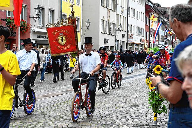 Bild 23: So schön ist das bunte Treiben am Chilbi-Festumzug (Teil 1)