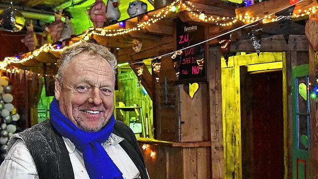 Eigentümer Roland Fürst hat dafür etliche hundert Arbeitsstunden in den Löwen investiert und jede Menge Ausstattungs-Accessoires ...