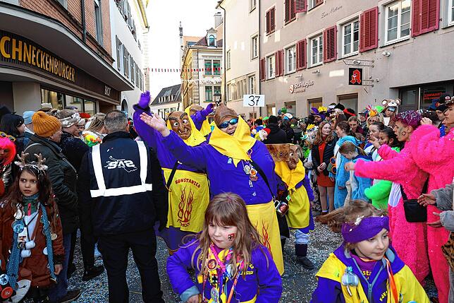 Bild 30: Konstanzer Fasnachtsumzug 2025: Altstadt ist in Narrenhand