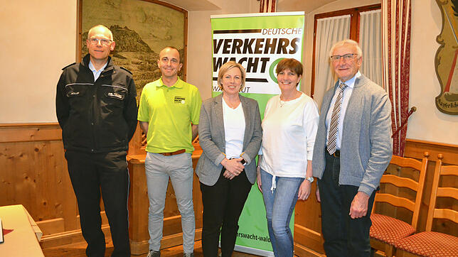 Die Kreisverkehrswacht Waldshut (von links): Bernhard Müller (Polizeipräsidium Freiburg), Thorsten Strauch (Stellvertreter ...