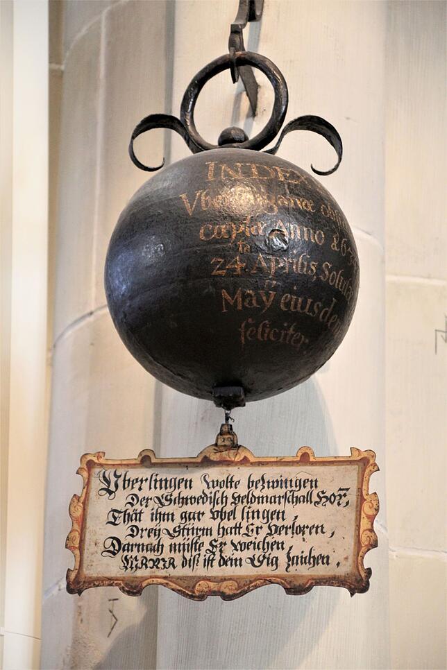 Symbol für den Widerstand gegen die Schweden: Kanonenkugel von 1634, ausgestellt im Überlinger Münster.