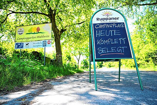 Campingplätze, hier bei Stockach, melden starke Auslastung – oft ist komplett belegt.