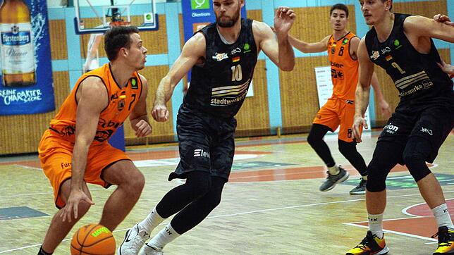 Der Vertrag von Panthers-Spieler Grant Teichmann (am Ball) wurde bis zum Saisonende verlängert.