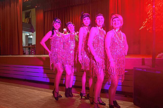 Bild 34: Frauen außer Rand und Band
