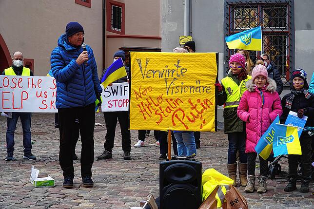 Er wünsche sich weniger Rücksicht seitens unserer Regierung gegenüber Putin, meinte Hans-Peter Olma, der bei der Demo in Villingen auf ...