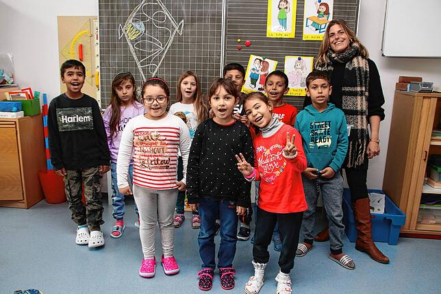 Die Kinder der Klasse 1f der Goetheschule Rheinfelden werden von ihren Lehrerinnen Janina Lutz-Bachmann (Bild) und Anna-Lena Bürk ...