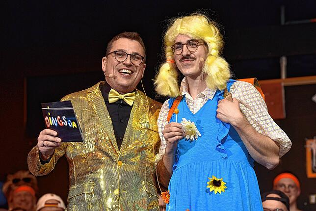 Bild 6: Heftige 80er-Party verwandelt Hüfinger Festhalle in neonbunte Partyzone - wir haben die Bilder!
