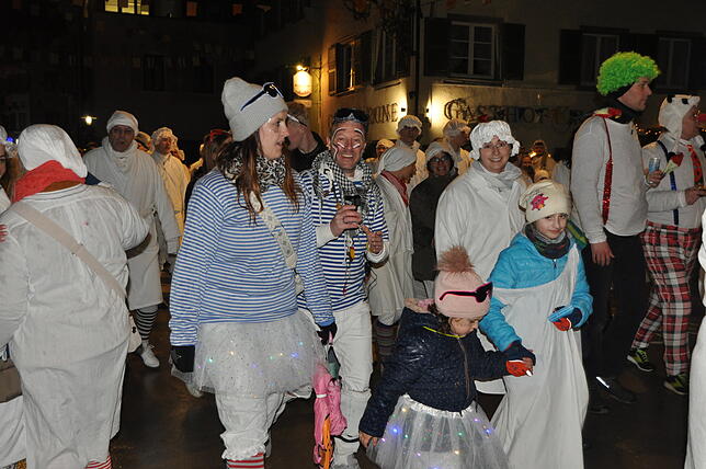 Bild 21: Hemdglonker-Umzug in Markdorf: Hunderte Narren im weißen „Nachthemed“ – die besten Bilder!