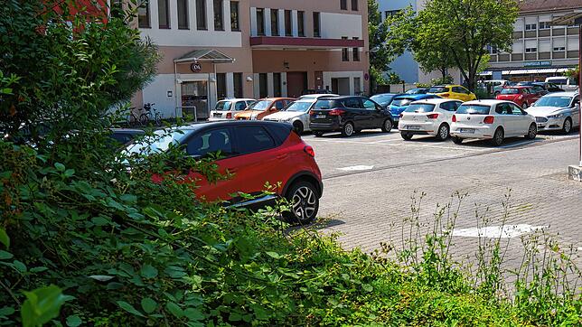 Auf dem Parkplatz beim C&A soll in den nächsten Jahren ein Neubau mit rund 35 neuen Wohnungen entstehen.