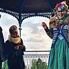 Fast wie ein richtiger Frauenkaffee, nur ohne großes Publikum und im Freien. Von links: Elke Wigger, Doro Mittelmeier, Anne Mandausch.
