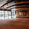 Die Aula ist das Herzstück der sanierten Schule. Hier wurden die Böden im Saal und auf der Bühne erneuert sowie eine moderne ...