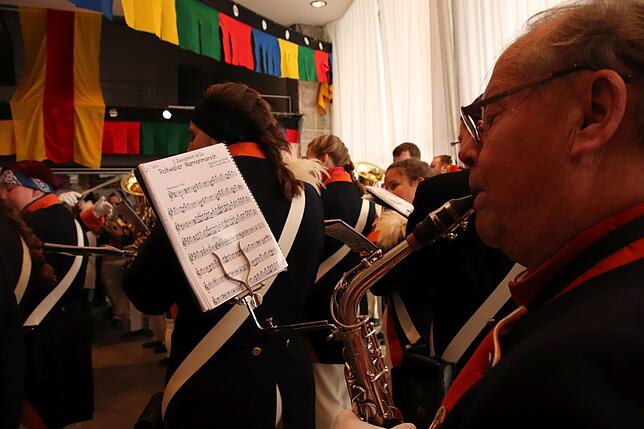 Einmal alle vier Narrenmärsche bitte. Die Stadtkapelle Überlingen begleitete den Zunftmeisterempfang musikalisch.