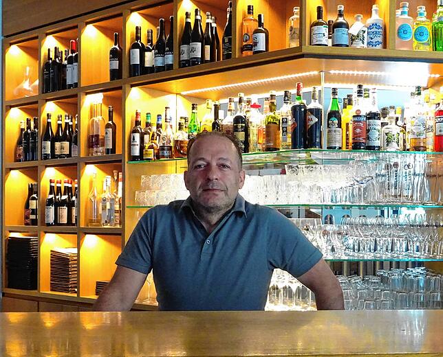 Franco Moretti an der Bar des Camilli da Moretti. Ihm fehlt momentan das Personal.