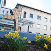 Der Eingangsbereich des Helios-Spitals in Überlingen. In Zeiten von Corona ist zum Schutz der Patienten und des Personals für Besucher ...