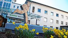 Der Eingangsbereich des Helios-Spitals in Überlingen. In Zeiten von Corona ist zum Schutz der Patienten und des Personals für Besucher ...