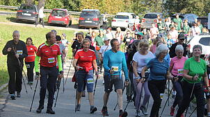 Diese Walkergruppe hatte acht Kilometer vor sich. Bild: Cornelia Liebwein