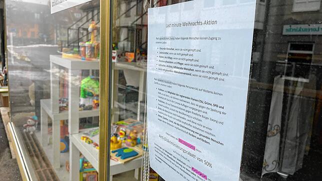 &bdquo;Der andere Laden&ldquo; in St. Georgen bietet eine Rabatt für Ungeimpfte an. Das steht am Donnerstag auf mehreren Aushängen am ...