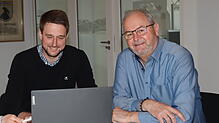 Patrick Haas, der künftige Bürgermeister von Hüfingen (links), und Mönchweilers Bürgermeister Rudolf Fluck besprechen 2023 die Umsetzung ...