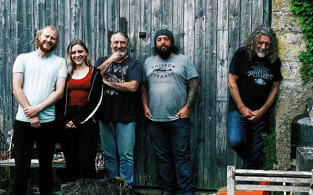 Robert Plant presents saving Grace.