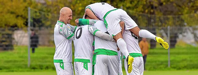 Bild 1: SV Herten besiegt den SV Waldhaus mit 4:1 – und wir haben Bilder!
